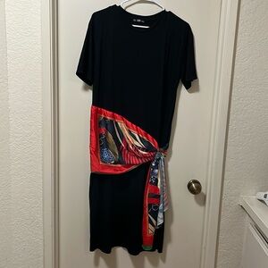 Sara t-shirt, dress with scarf